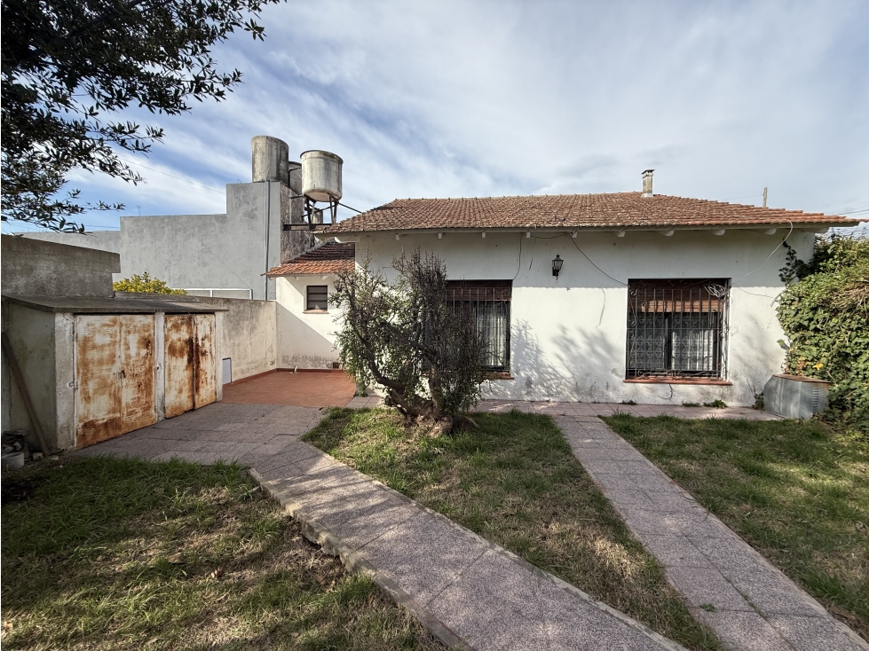 Casa céntrica en venta. Calle San Martín y Alberti en Brandsen — foto 2