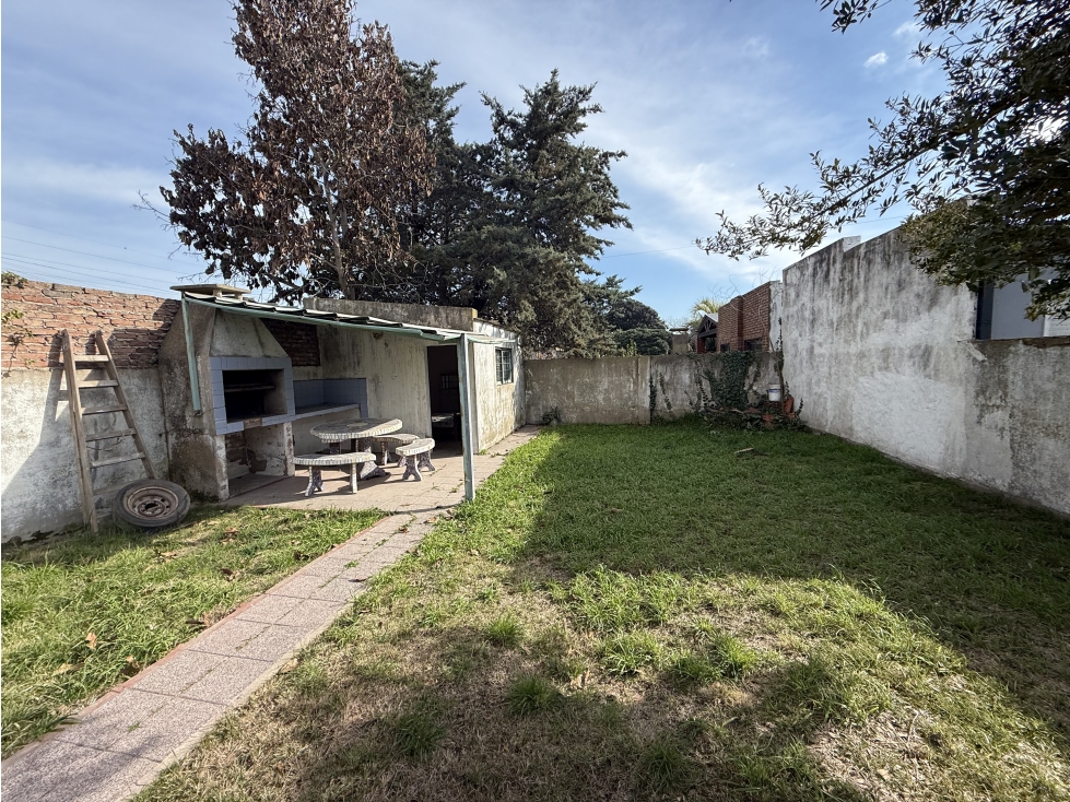 Casa céntrica en venta. Calle San Martín y Alberti en Brandsen — foto 3