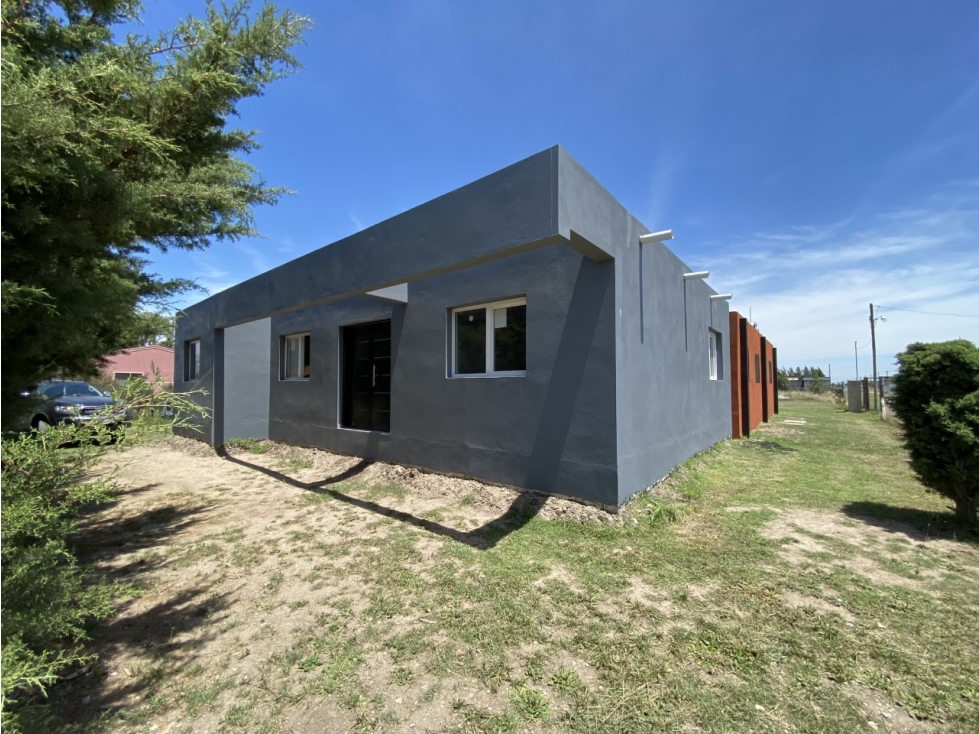 HERMOSA CASA A ESTRENAR EN BARRIO LA POSADA- SAMBOROMBON - Brandsen - 1