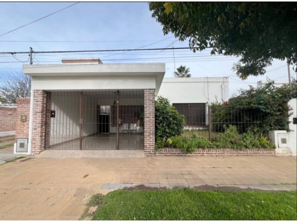 Casa Centrica sobre calle Paso