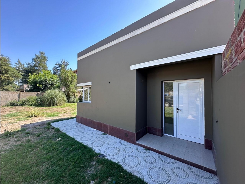 Casa nueva con amplio lote