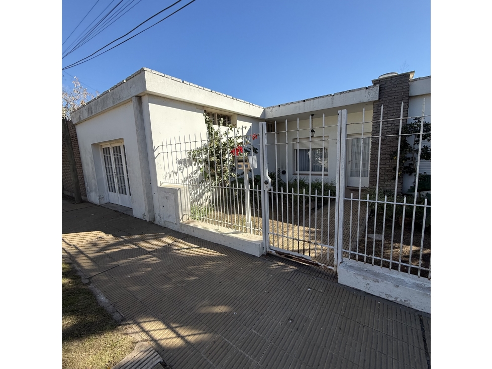 CASA EN BARRIO PARQUE
