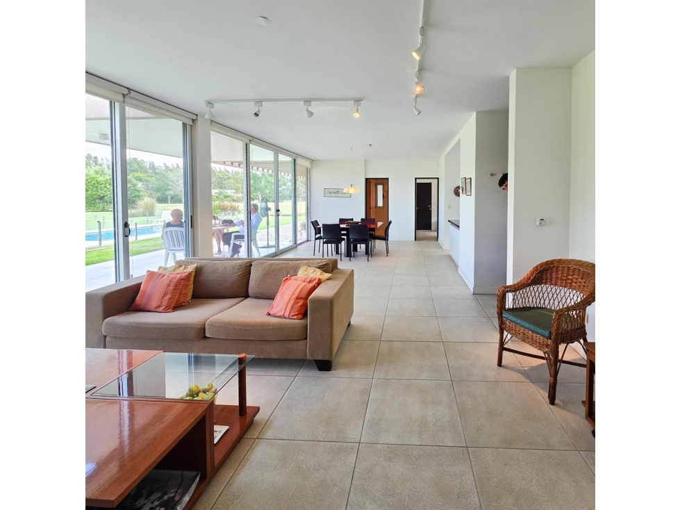 Hermosa casa en Haras del Sur II - 3
