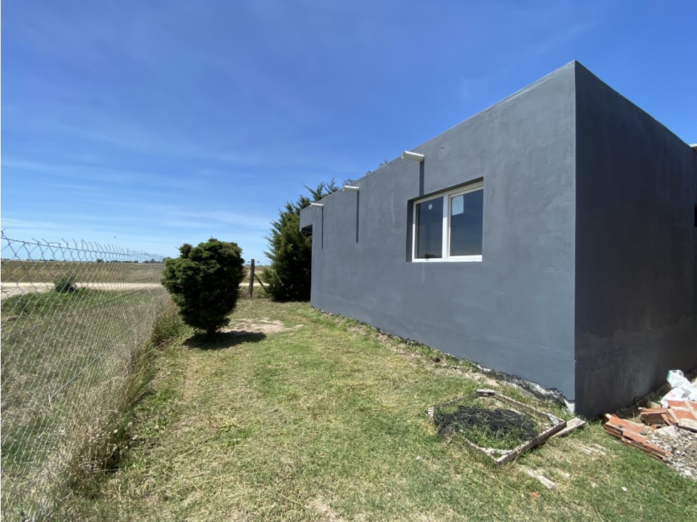 HERMOSA CASA  A ESTRENAR EN BARRIO LA POSADA- SAMBOROMBON - Brandsen - 2