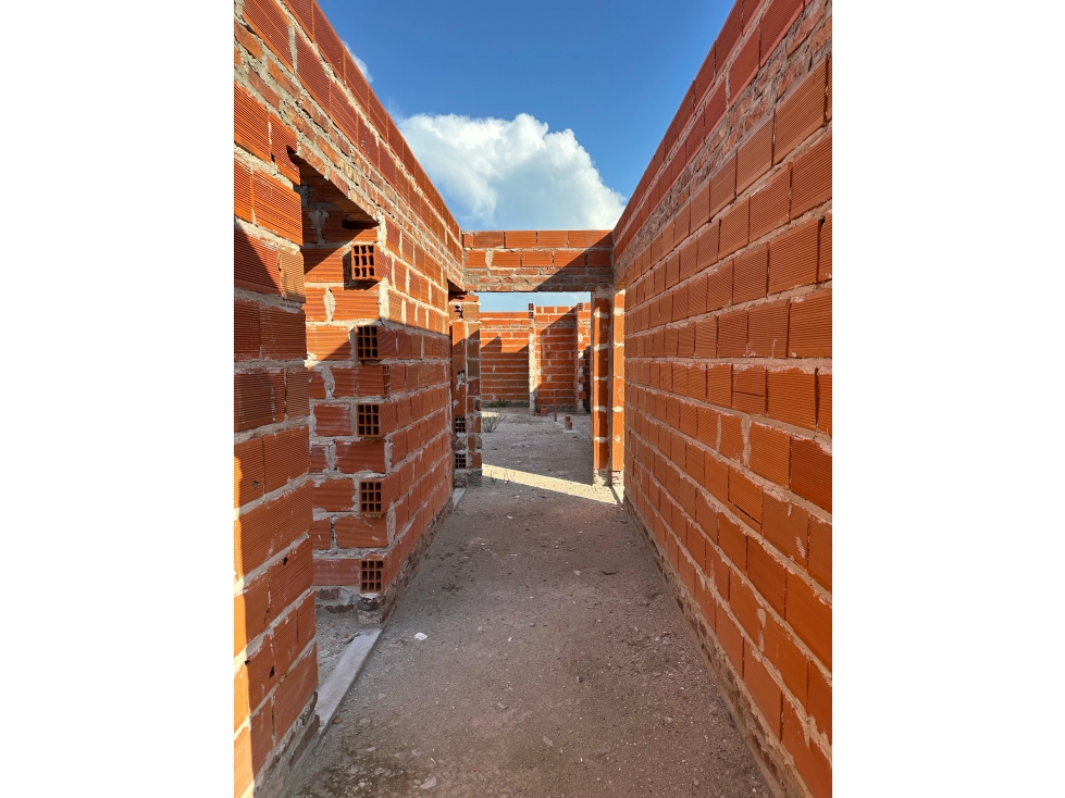 Lote en Barrio El Chañar II con construcción a terminar. - 4