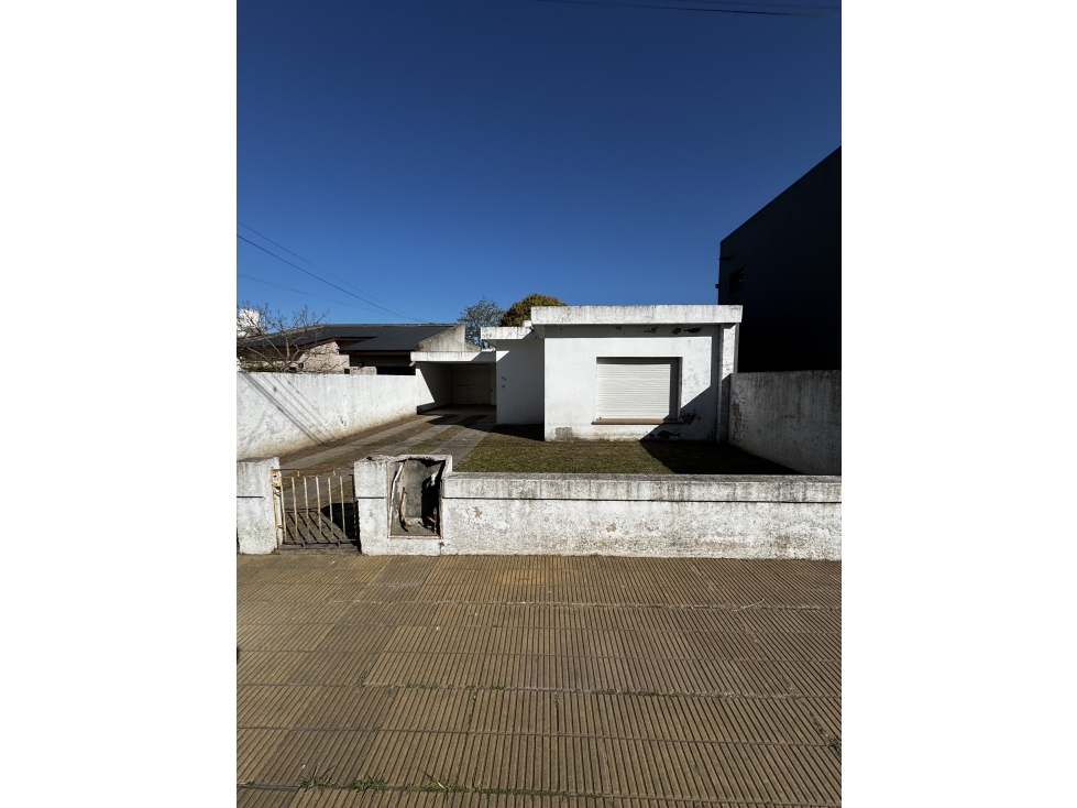 Casa Céntrica sobre avenida a refacciónar — foto 2