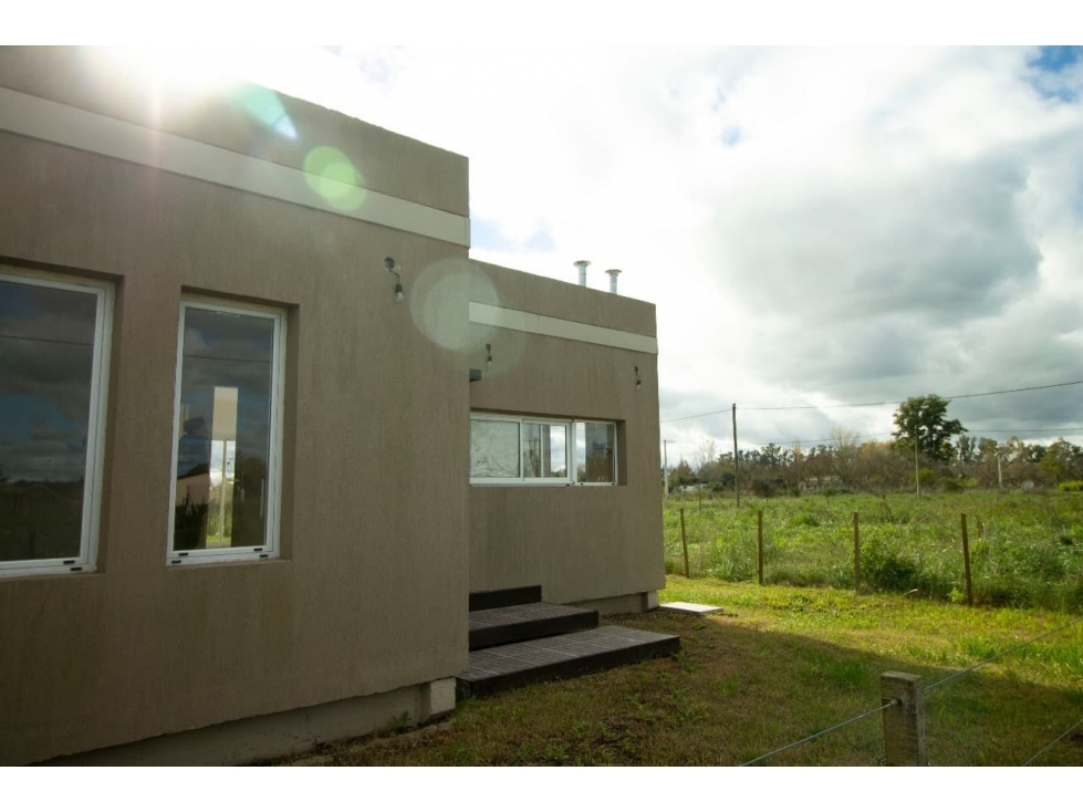 Casa nueva con amplio lote — foto 2