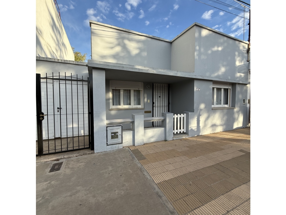 Casa céntrica sobre Mitre - ¡Ideal desarrollo comercial! - 2