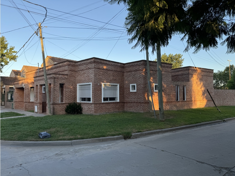 Casa céntrica con Lote sobre Ruta 215 - Brandsen — foto 2