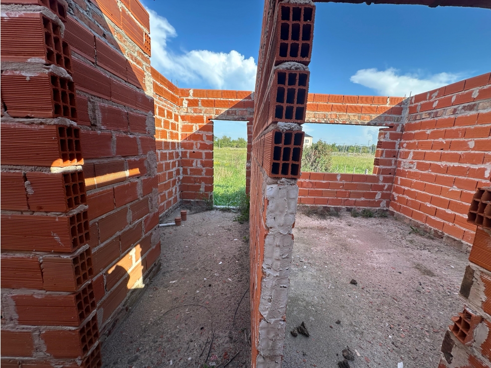 Lote en Barrio El Chañar II con construcción a terminar. - 5