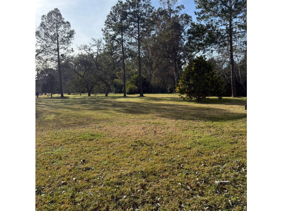 Lote en venta con construcción en Barrio Los Bosquecitos en Brandsen - 2