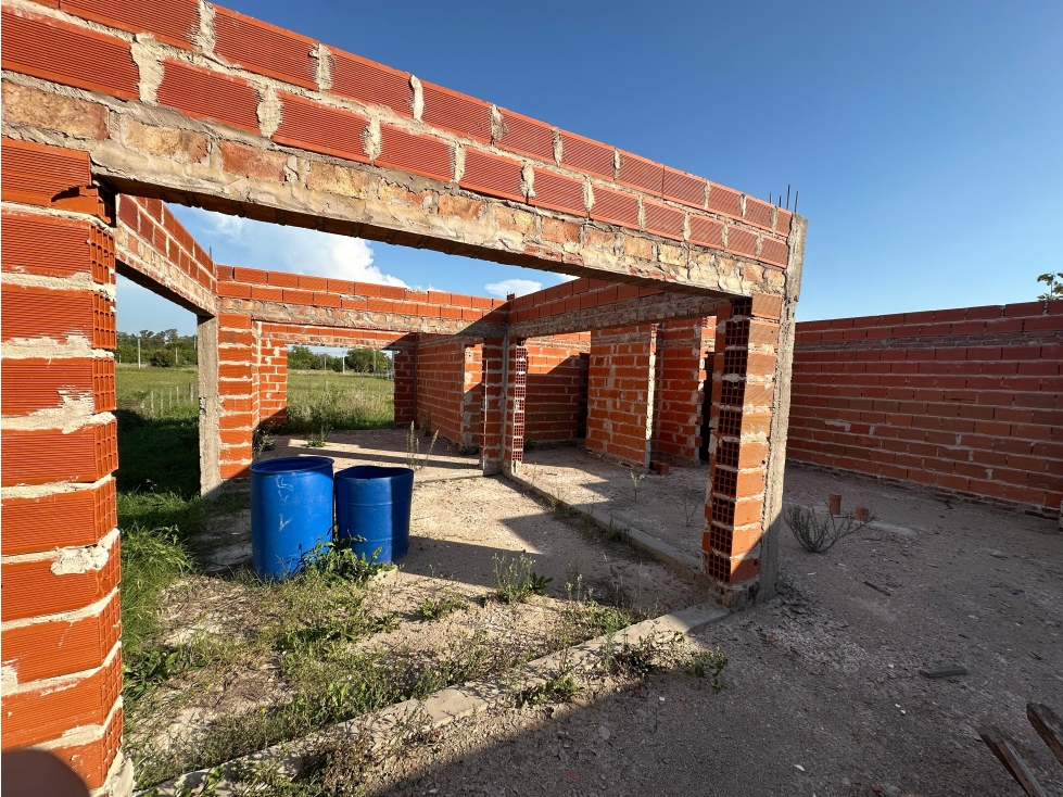 Lote en Barrio El Chañar II con construcción a terminar. - 6