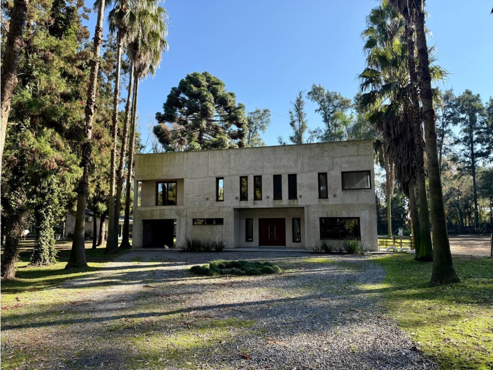 Espectacular Casa Quinta en Barrio La Plantación. Brandsen