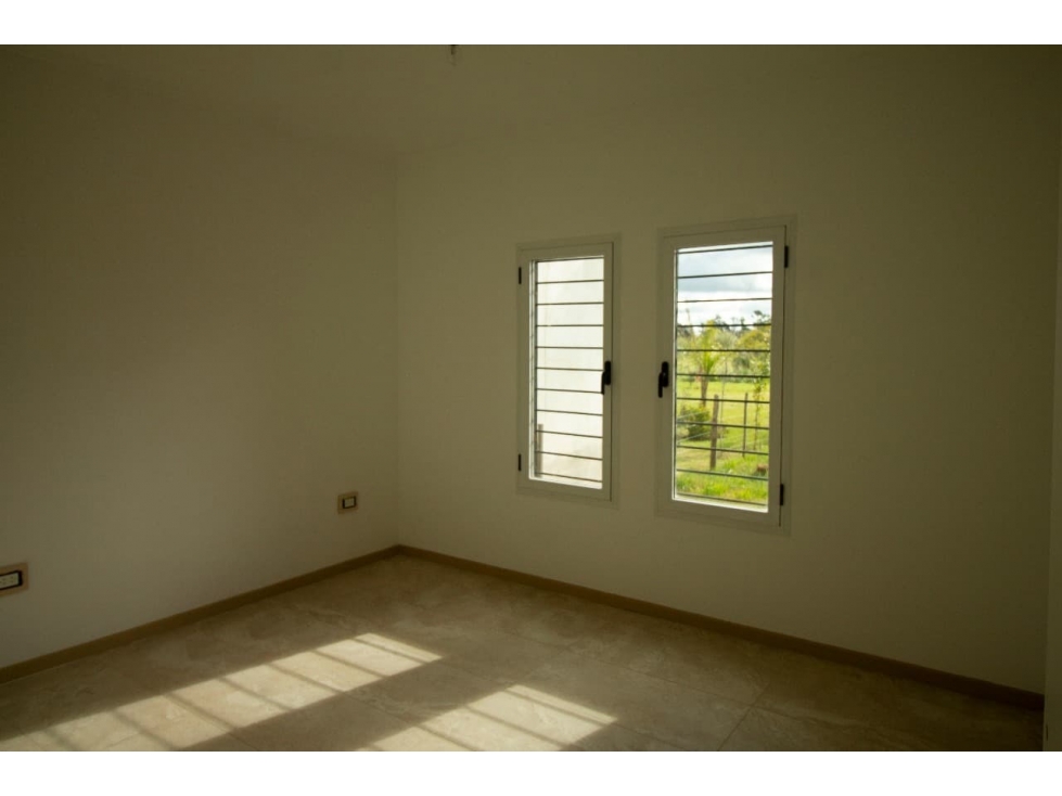 Casa nueva con amplio lote — foto 6