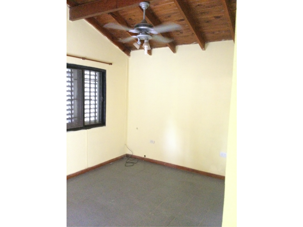 GRANADERO BAIGORRIA /CASA EN VENTA BARRIO LOS ROBLES - 2
