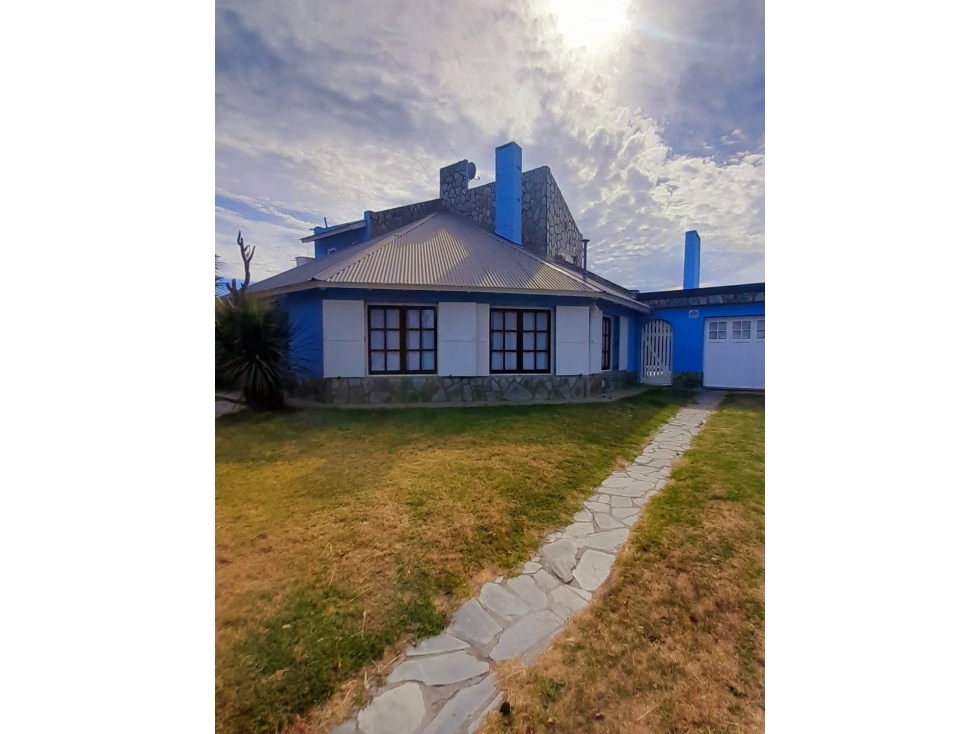 MUY COMODO Y DISTINGUIDO CHALET ESTILO MARINO EN CLAROMECO - 2