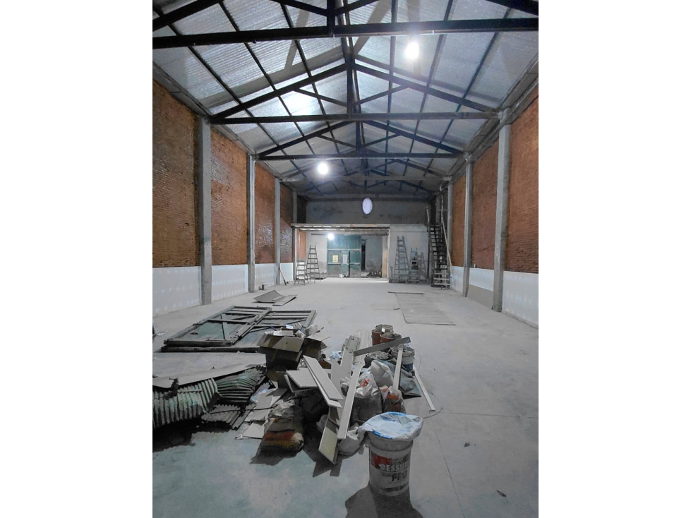 ALQUILER GALPON/LOCAL DE 400 M2 EN AVDA RIVADAVIA 634 - 3