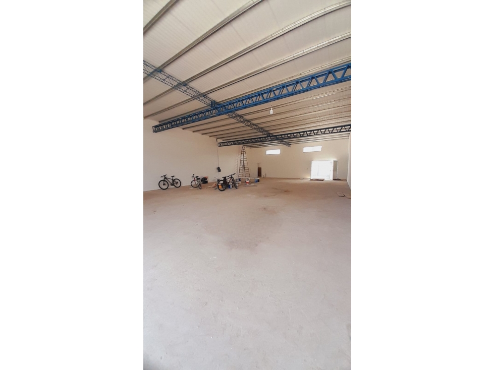 VENTA - GALPON NUEVO CON RENTA - 250 MTS 2 - INVERSION - TRES ARROYOS - 3