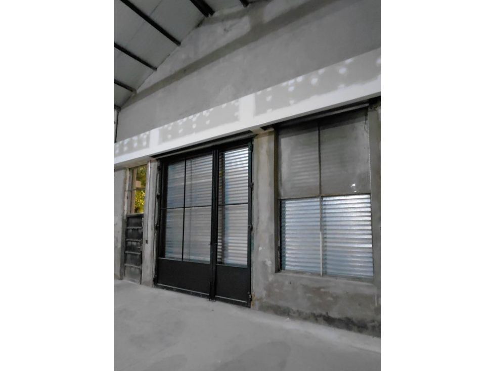 ALQUILER GALPON/LOCAL DE 400 M2 EN AVDA RIVADAVIA 634 - 4