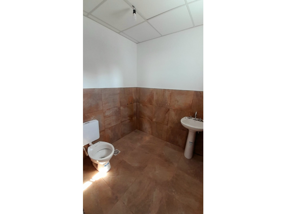 VENTA - GALPON NUEVO CON RENTA - 250 MTS 2 - INVERSION - TRES ARROYOS - 6