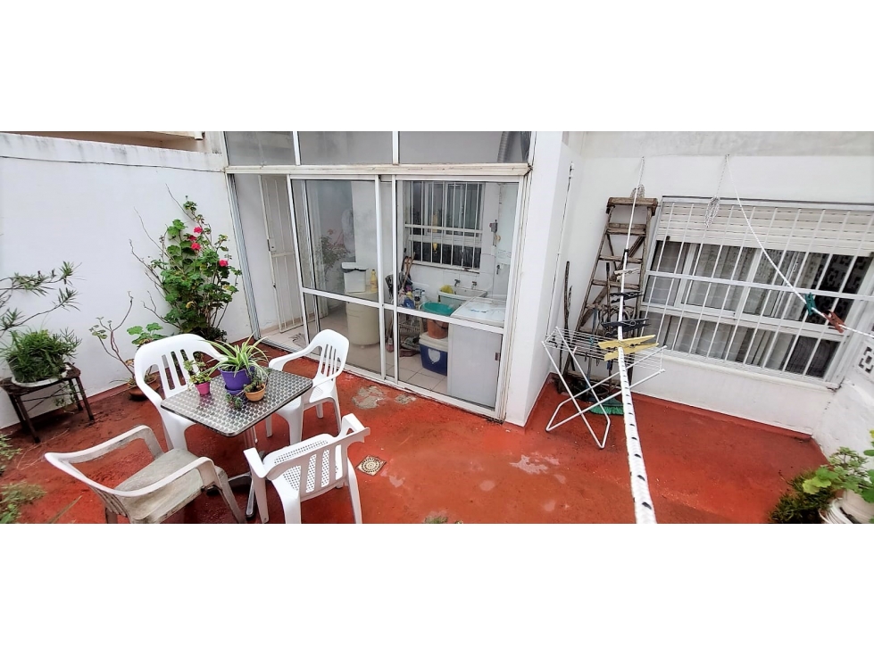 DEPARTAMENTO EN PLANTA BAJA DE 2 DORM - A PASOS DE PLAZA ESPAÑA — foto 3