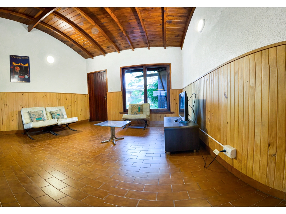 CHALET EN BARRIO NORTE PARA 4 PERSONAS - 6