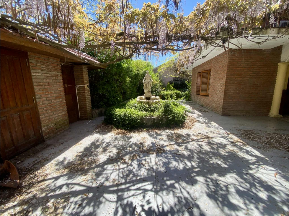 LATORRE PROP. VENDE CHALET DE 5 AMB. CON HERMOSO PARQUE — foto 4