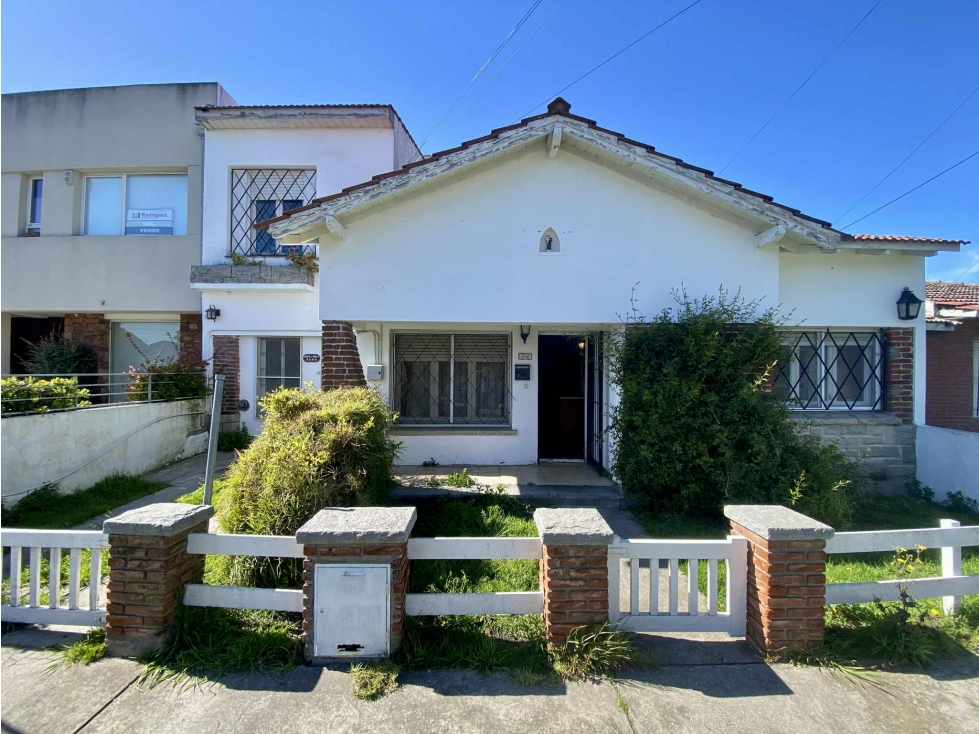 LATORRE PROP. VENDE CASA + DEPTO EN COLINAS DE PERALTA RAMOS