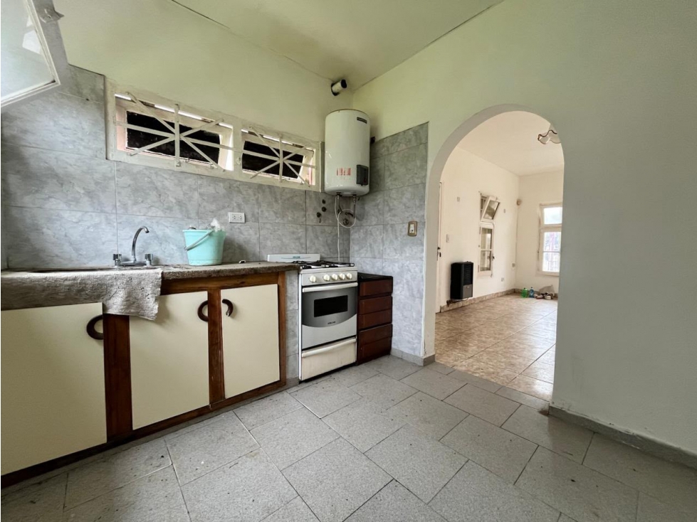 LATORRE PROP. VENDE CASA CON AMPLIO PARQUE - APTO CREDITO - 6
