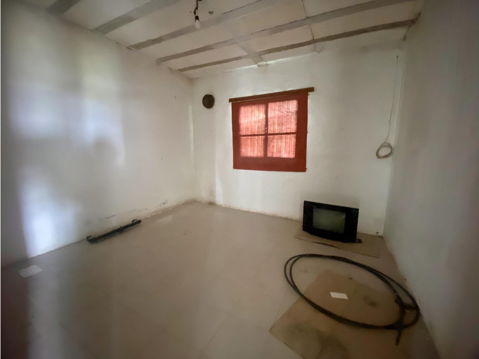 LATORRE PROP. VENDE CASA SOBRE LOTE DE 4300 M2 — foto 5