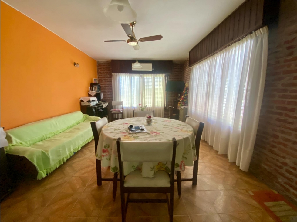 LATORRE PROP. VENDE CASA 3 AMB CON PARQUE Y GARAGE — foto 3