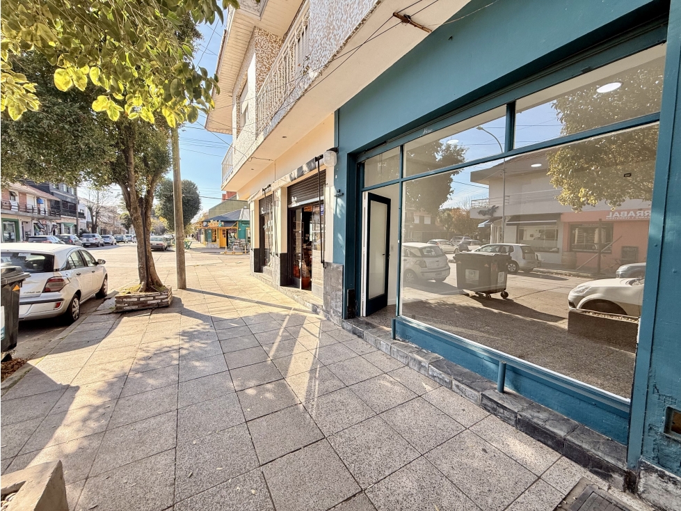 LATORRE PROP. ALQUILA LOCAL COMERCIAL - PATAGONES Y STROBEL