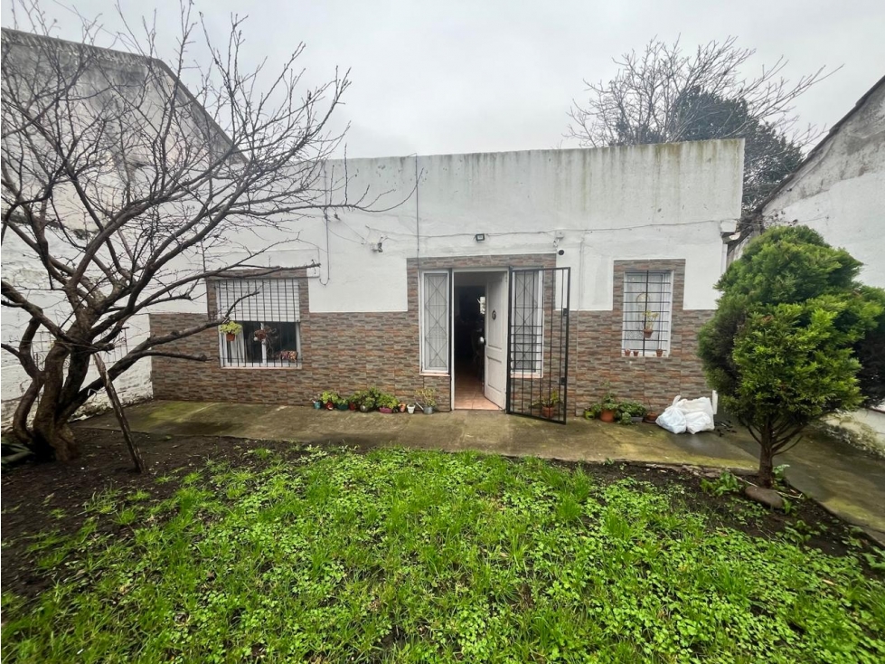 LATORRE PROP. VENDE CASA 3 AMB CON PARQUE - 1
