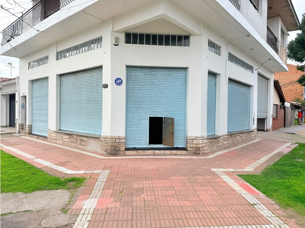 LATORRE PROP. VENDE HERMOSA ESQUINA - LOCAL COMERCIAL - 1