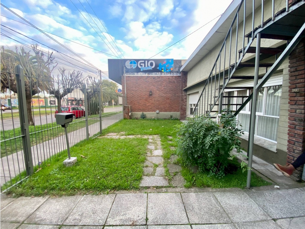 LATORRE PROP. VENDE CHALET + DEPTO S/ AV. JARA — foto 2