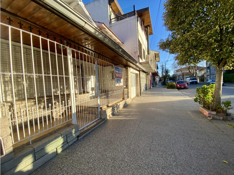 LATORRE PROP. VENDE CHALET C/ GARAGE EN ZONA CHAUVIN — foto 2