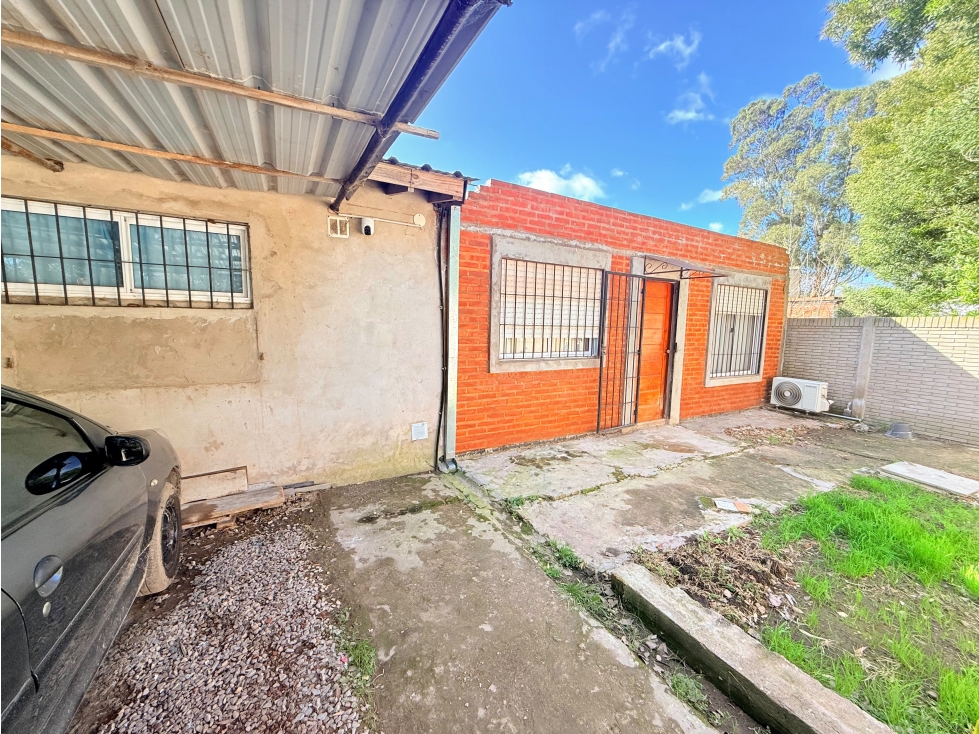 LATORRE PROP. VENDE CASA 4 AMB CON HERMOSO PARQUE - 2