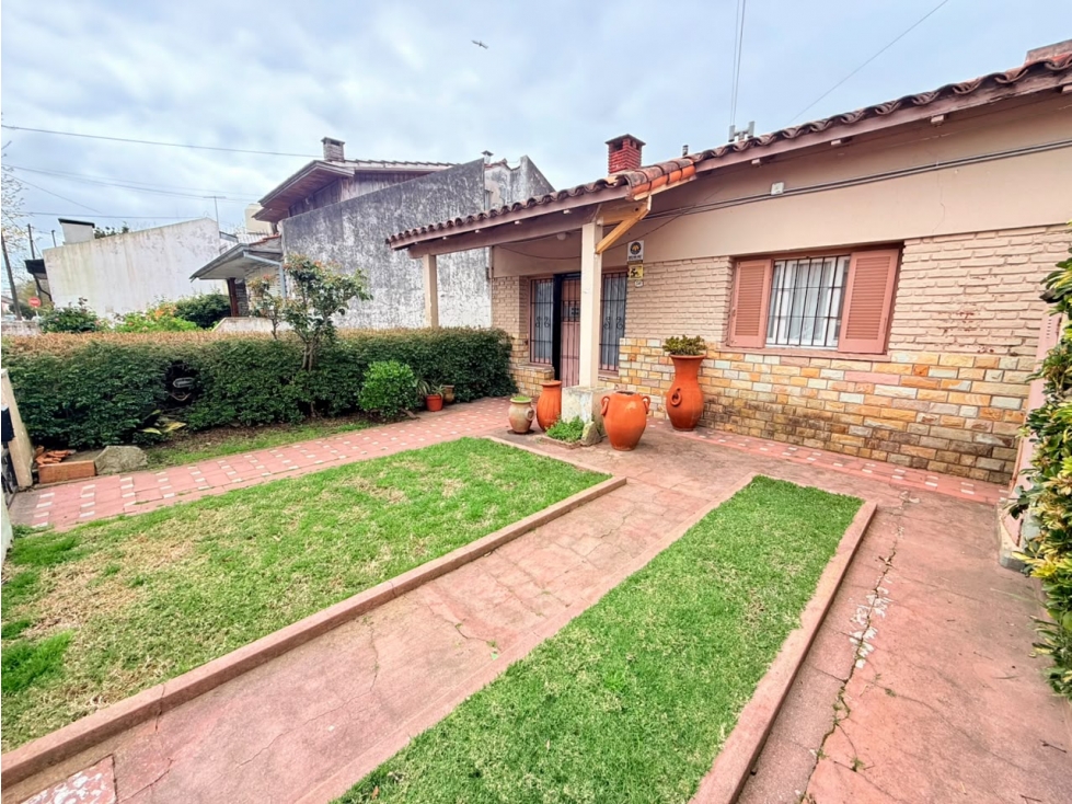 LATORRE PROP. VENDE CHALET CON GALPON EN PARQUE LURO — foto 4