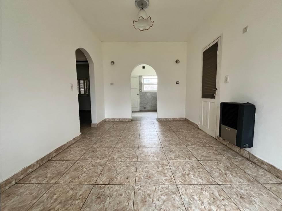 LATORRE PROP. VENDE CASA CON AMPLIO PARQUE - APTO CREDITO - 4