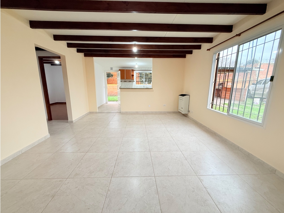LATORRE PROP. ALQUILA 24 MESES CASA CON PARQUE - 4