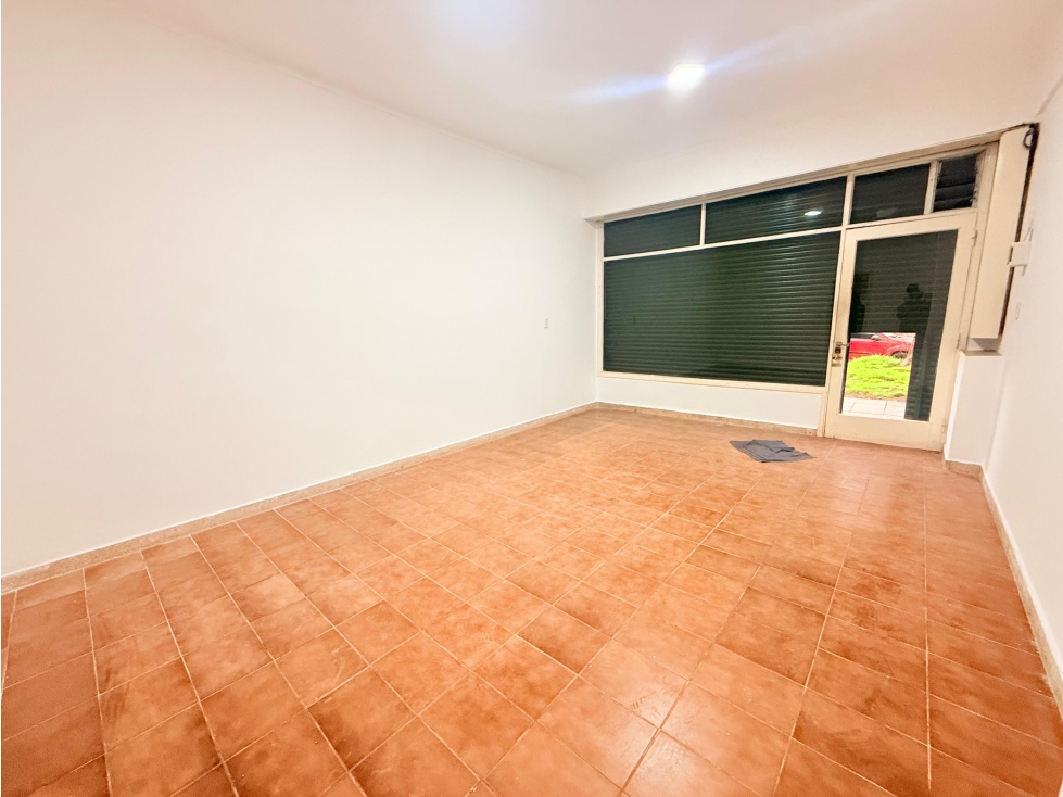 LATORRE PROP. ALQUILA LOCAL COMERCIAL S/ AV. LIBERTAD - 4