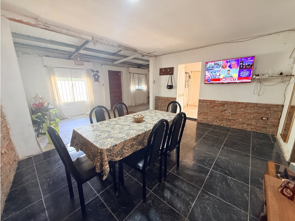 LATORRE PROP. VENDE CASA 4 AMB CON HERMOSO PARQUE - 6