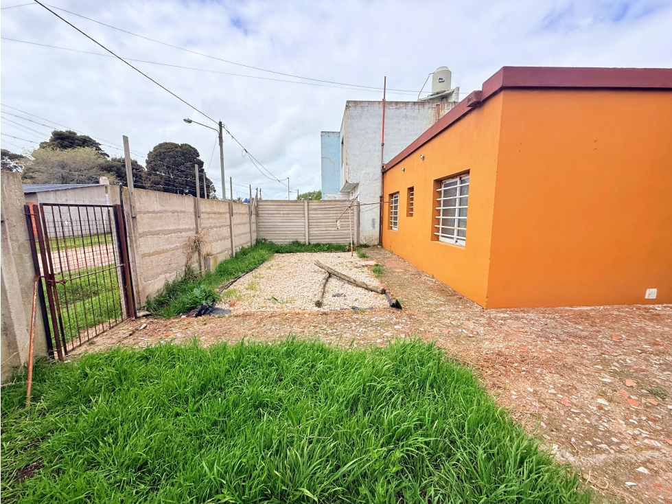 LATORRE PROP. ALQUILA 24 MESES CASA 4 AMB. CON PARQUE — foto 2