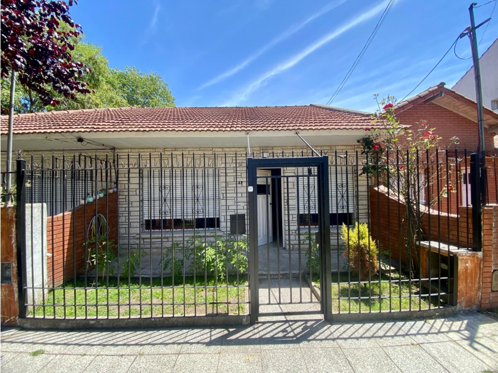 LATORRE PROP. VENDE CHALET EN PH - EXCELENTE ENTORNO