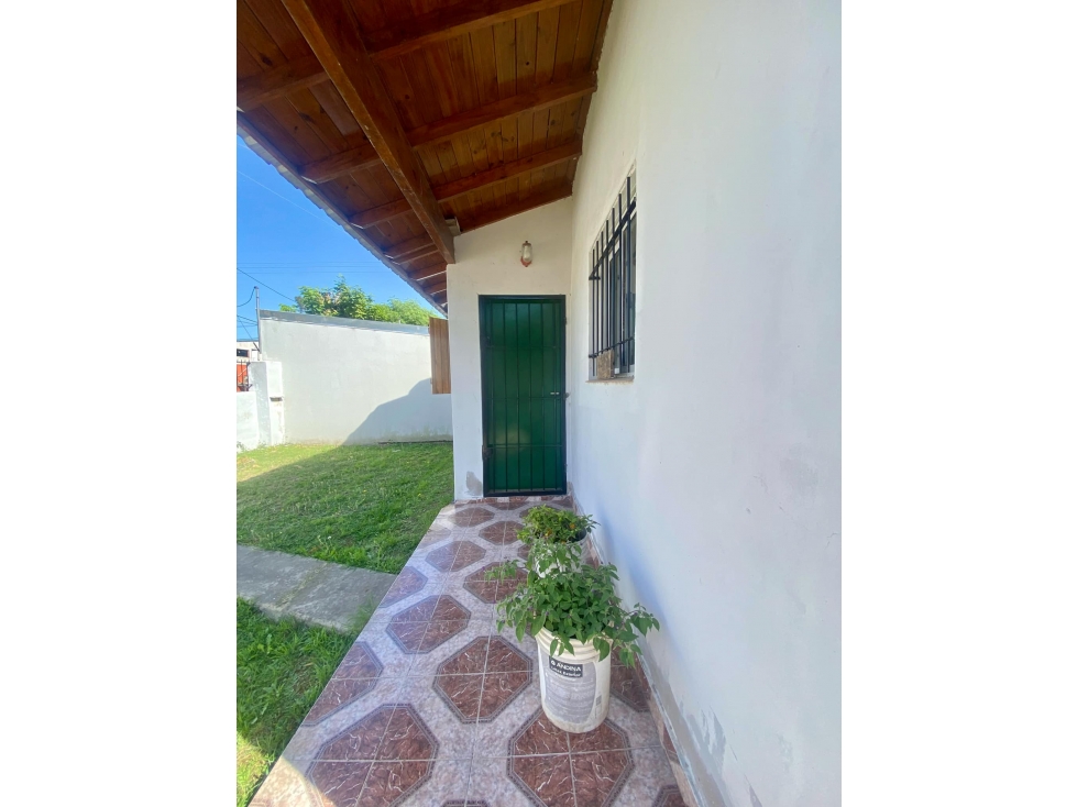 LATORRE PROP. VENDE CHALET CON PARQUE - APTO CREDITO — foto 4
