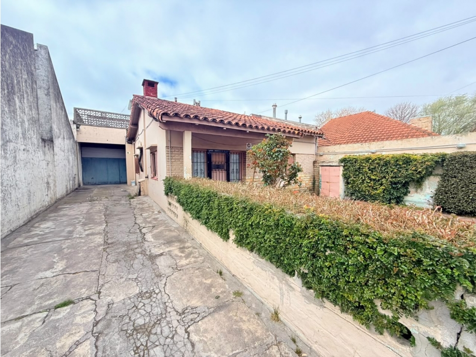 LATORRE PROP. VENDE CHALET CON GALPON EN PARQUE LURO — foto 2
