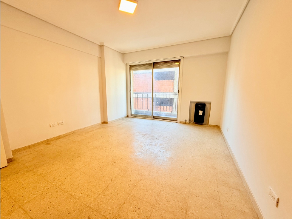 LATORRE PROP. ALQUILA 24 MESES DEPTO CON BALCON - 2