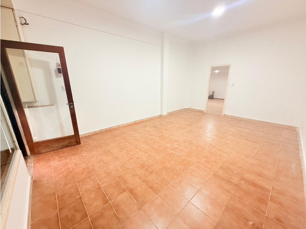 LATORRE PROP. ALQUILA LOCAL COMERCIAL S/ AV. LIBERTAD - 5