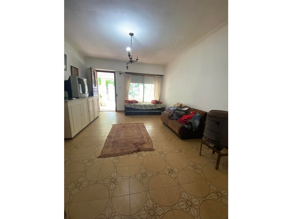 LATORRE PROP. VENDE CHALET 3 AMB + DEPTO + QUINCHO — foto 2