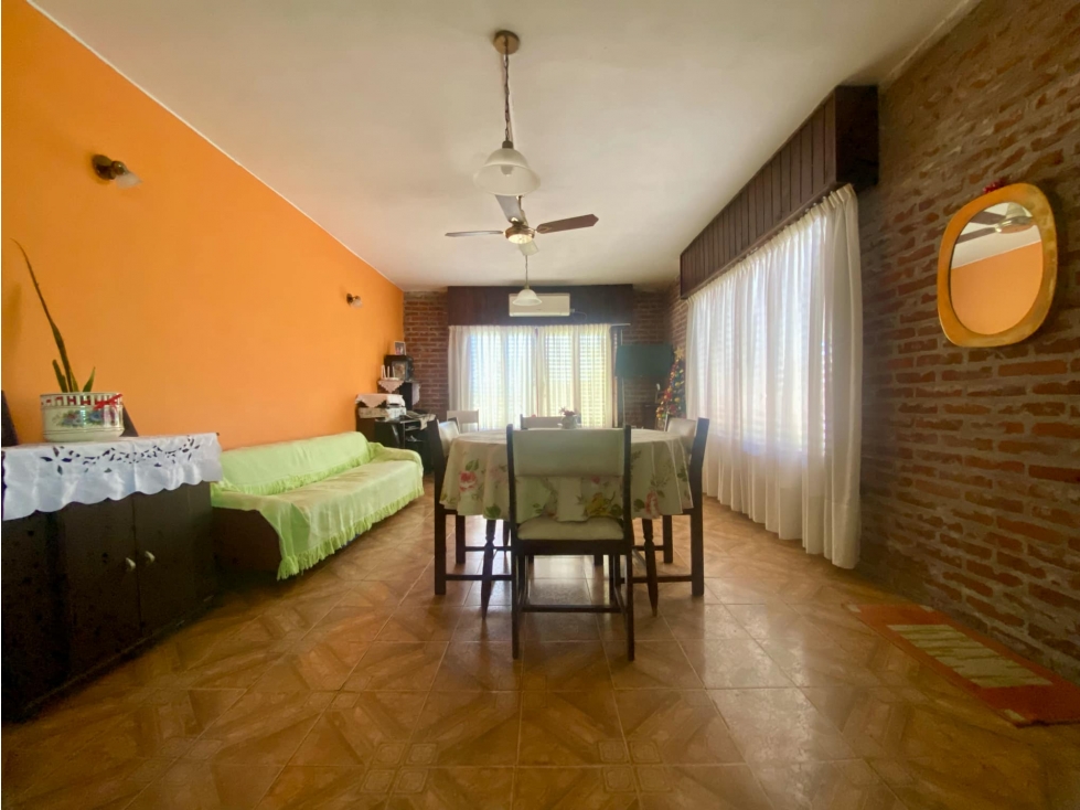 LATORRE PROP. VENDE CASA 3 AMB CON PARQUE Y GARAGE — foto 2